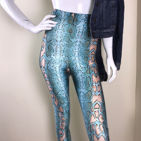 SALE! Snake Print Leggings - Picture 5 of 7